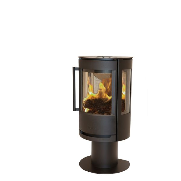 Wiking Luma 1 på Piedestal - Fristående Braskamin i stål och gjutjärnsdörr stående på Piedestal, braskamin, fristående kamin, modern braskamin, vedeldad kamin, kamin och skorstenspaket, energieffektiv kamin, designkamin, kamin med glaslucka, kaminglas reservdel, vermiculitskiva kamin, fyllnadsvermiculit skorsten, cortenstål eldfat, braskamin Skåne, kamin installation Malmö, kamin butik Lund, fristående kamin Helsingborg, kamin service Ystad, kamin Kristianstad, eldstad installation Skåne, modern braskamin